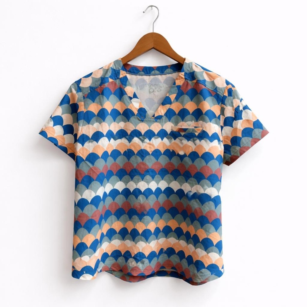 Colorful Scallop Pattern Women's Scrub